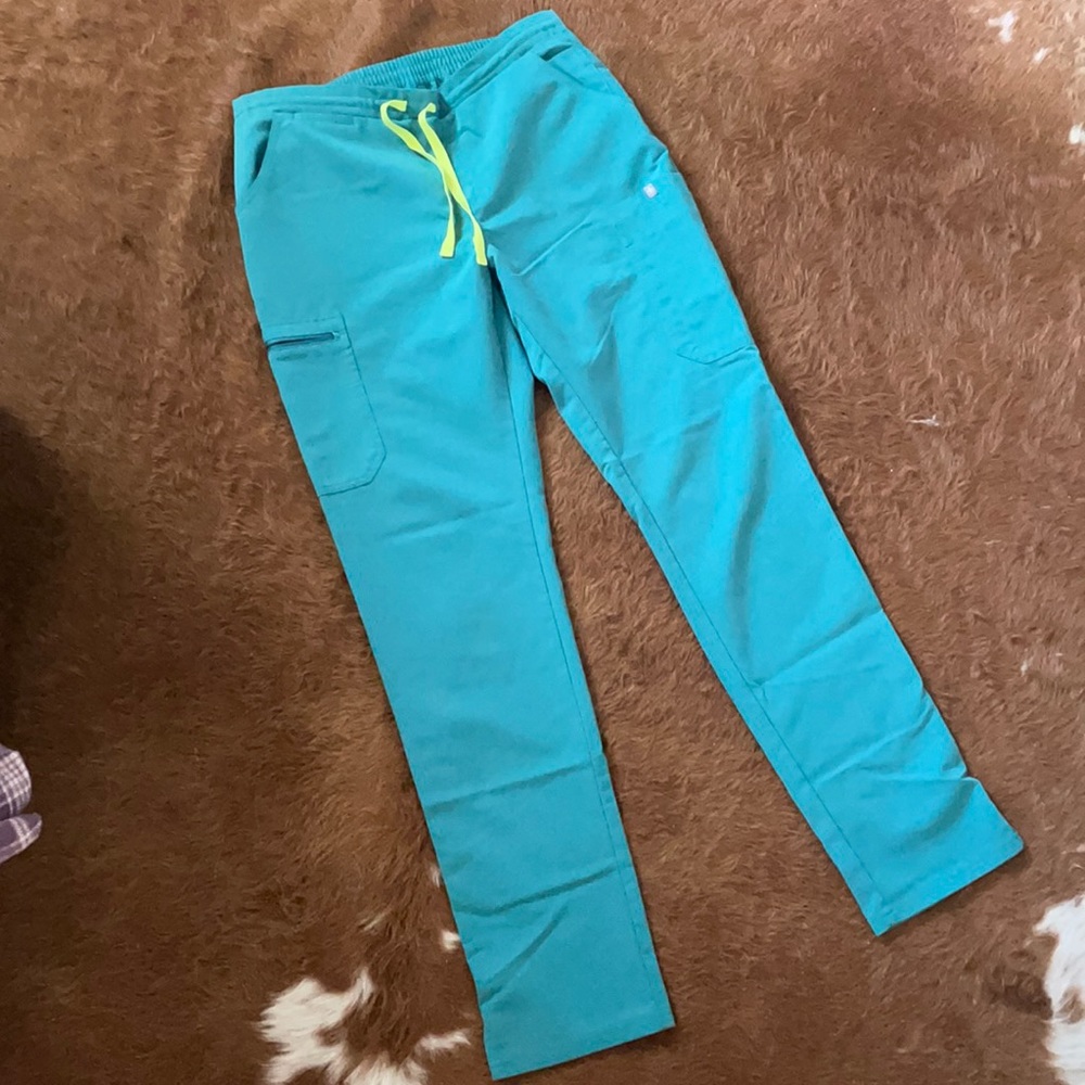 Figs set: Medium TALL pants and medium top